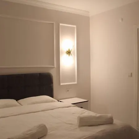 Very Stylish With Heated Pool On Baghdad Street Villa *