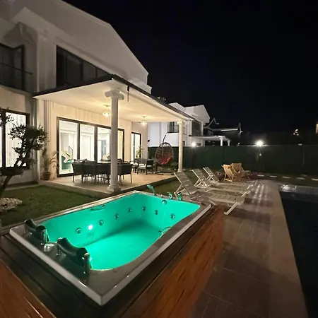 Villa Very Stylish With Heated Pool On Baghdad Street *