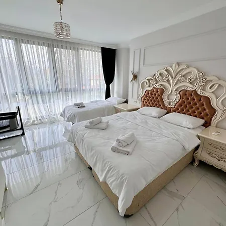 Very Stylish With Heated Pool On Baghdad Street *