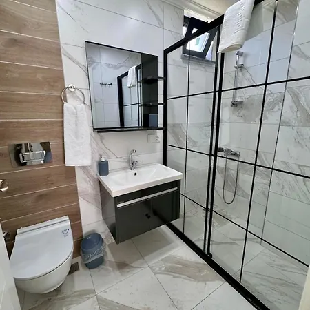 Very Stylish With Heated Pool On Baghdad Street *