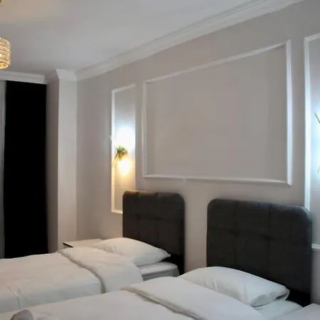 Very Stylish With Heated Pool On Baghdad Street Villa *