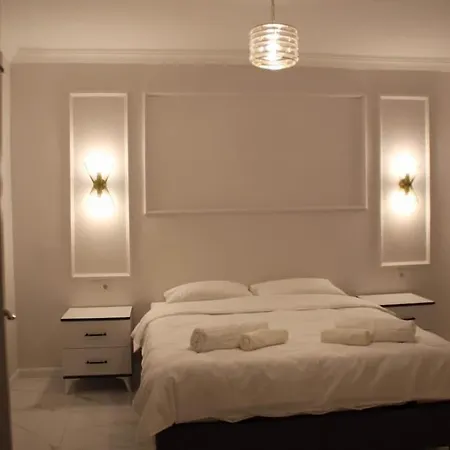 Very Stylish With Heated Pool On Baghdad Street *