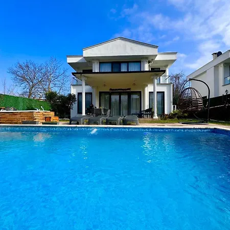 Very Stylish With Heated Pool On Baghdad Street