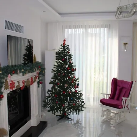 Very Stylish With Heated Pool On Baghdad Street Villa *