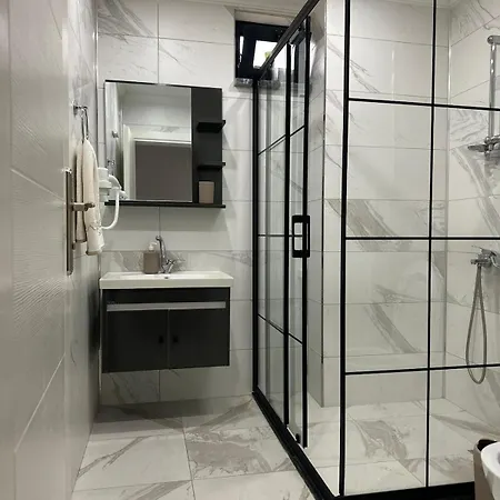 Very Stylish With Heated Pool On Baghdad Street *