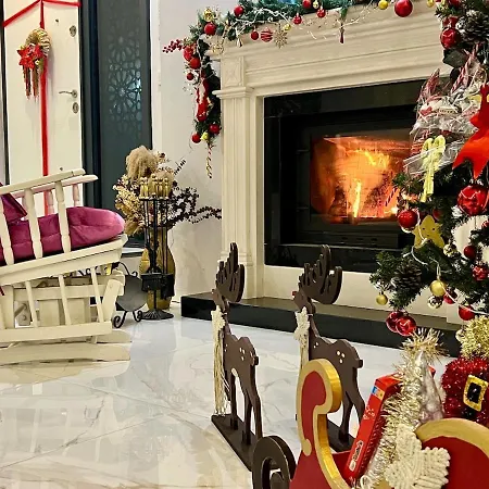 Very Stylish With Heated Pool On Baghdad Street