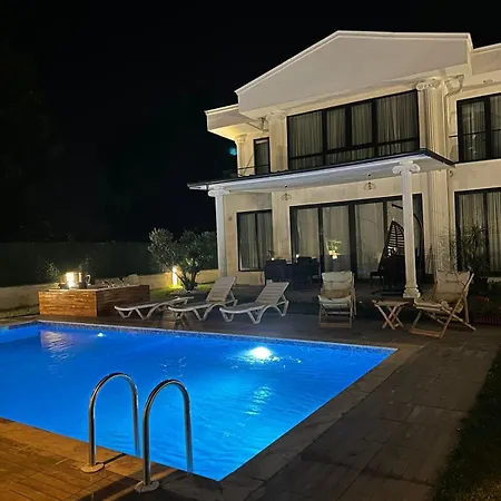 Very Stylish With Heated Pool On Baghdad Street Villa Sapanca