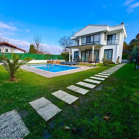 Very Stylish With Heated Pool On Baghdad Street Villa *